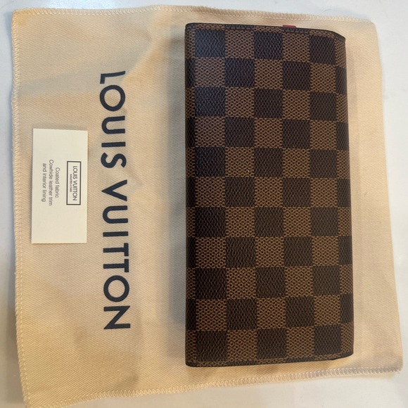 Louis Vuitton Wallet - Picture 9 of 9